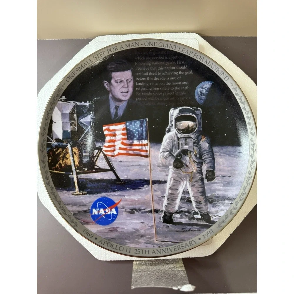 NASA The Eagle Has Landed Collector Plate 1 Americas Triumph in Space Apollo 11